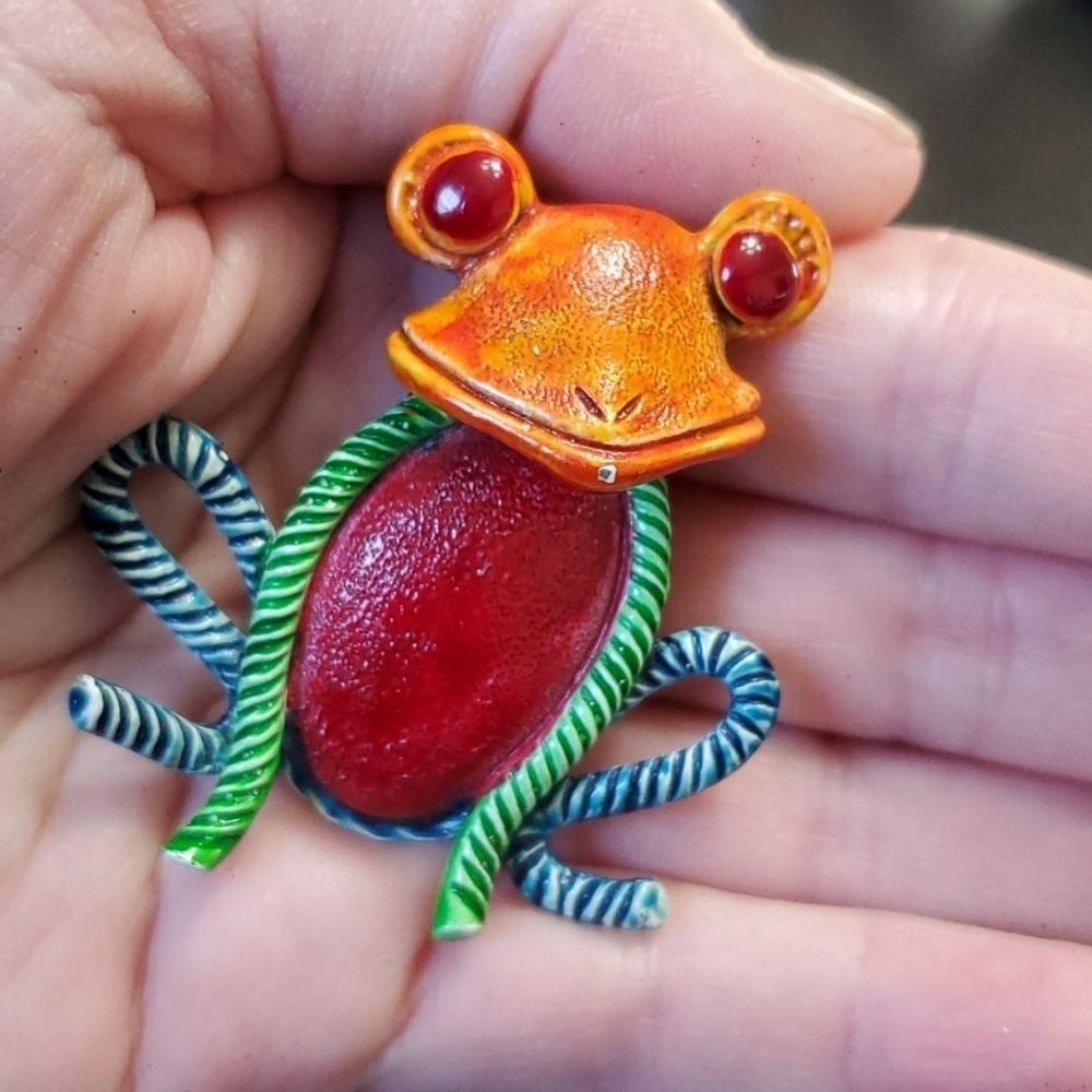 Hollycraft vintage collector frog brooch